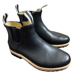 LL Bean Navy Waterproof Wellie Ankle Boots Women’s 8 Chelsea Rain Boots